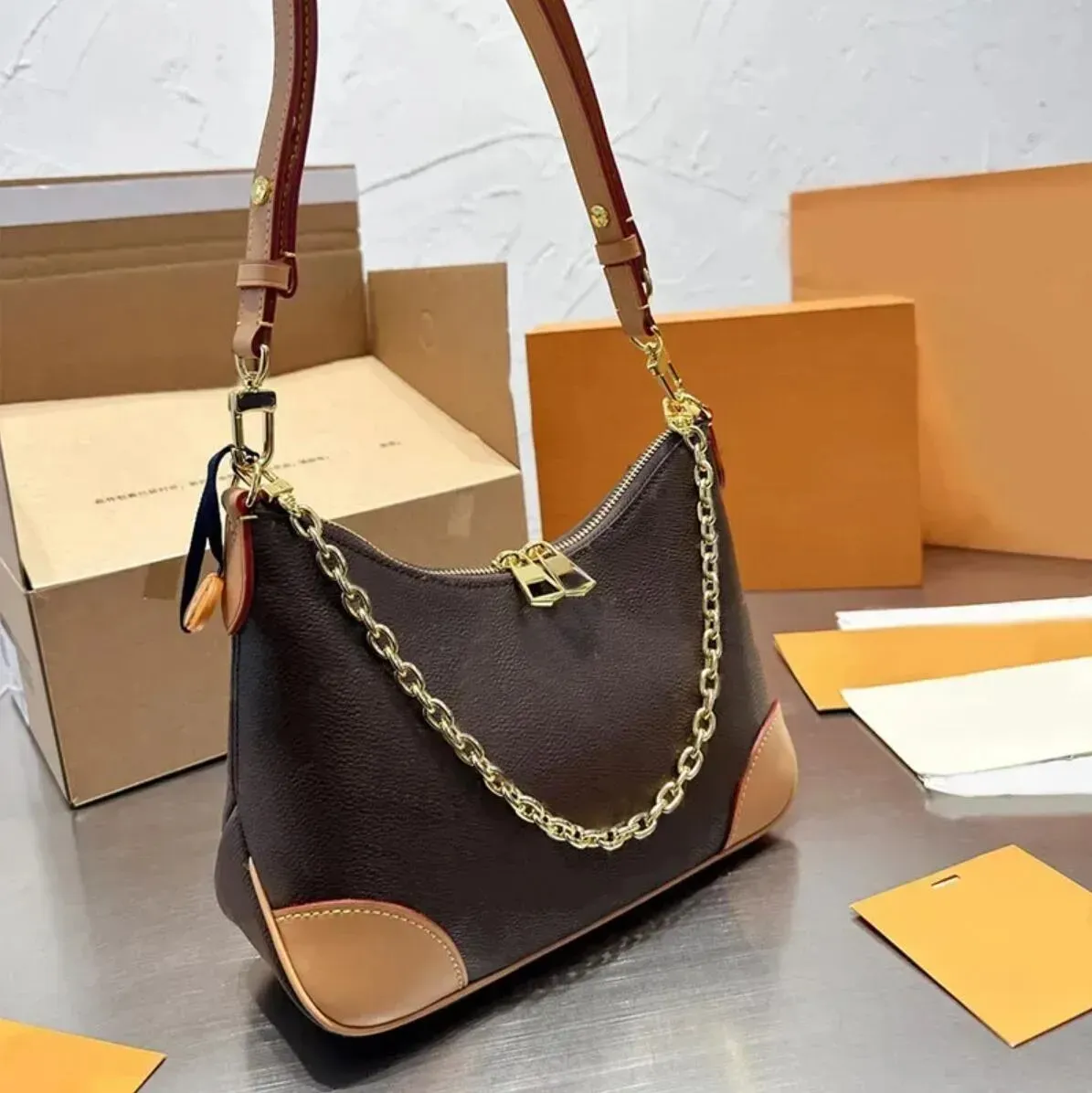 Sac De Créateur Sacs Croissant Sacs À Bandoulières Pour Femmes Luxurys LouiseviUeution Femme Baguette Underar Underar Handsbags 